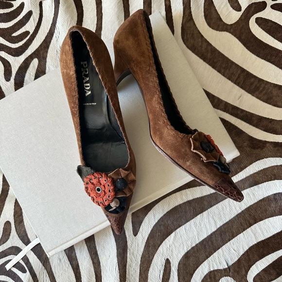 Vintage Prada suede pumps - Picture 2 of 9